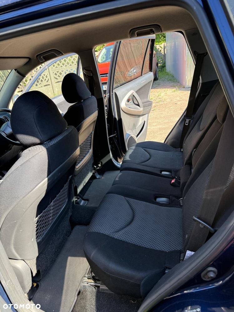 Toyota RAV4 - 10