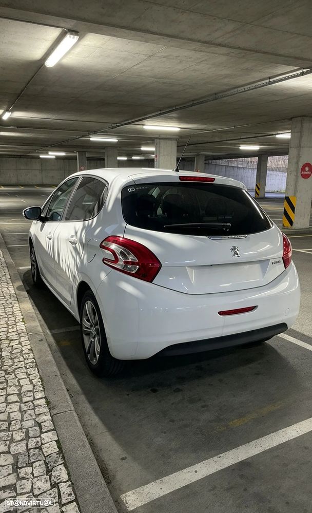Peugeot 208 2014 photo 3