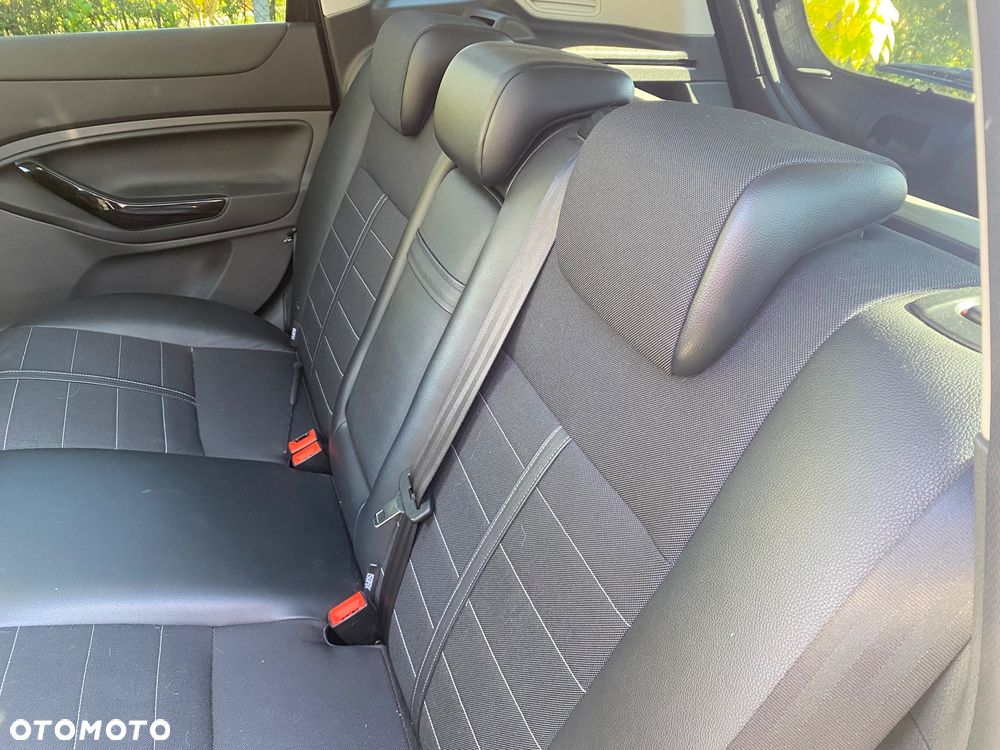 Ford Kuga - 7