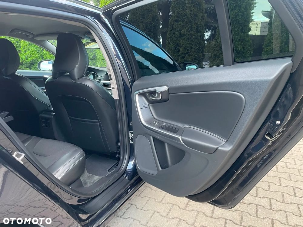 Volvo V60 D3 Momentum - 25