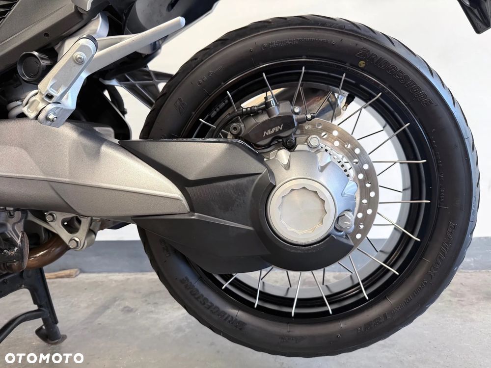 Honda VFR - 16