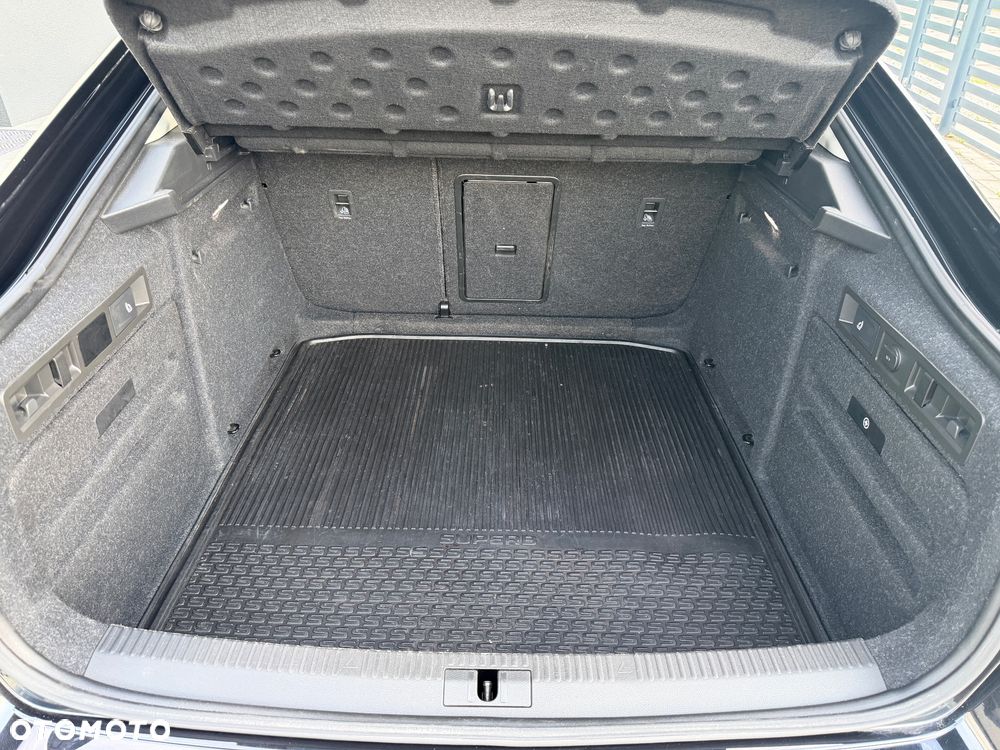 Skoda Superb 2.0 TDI SCR Style DSG - 39
