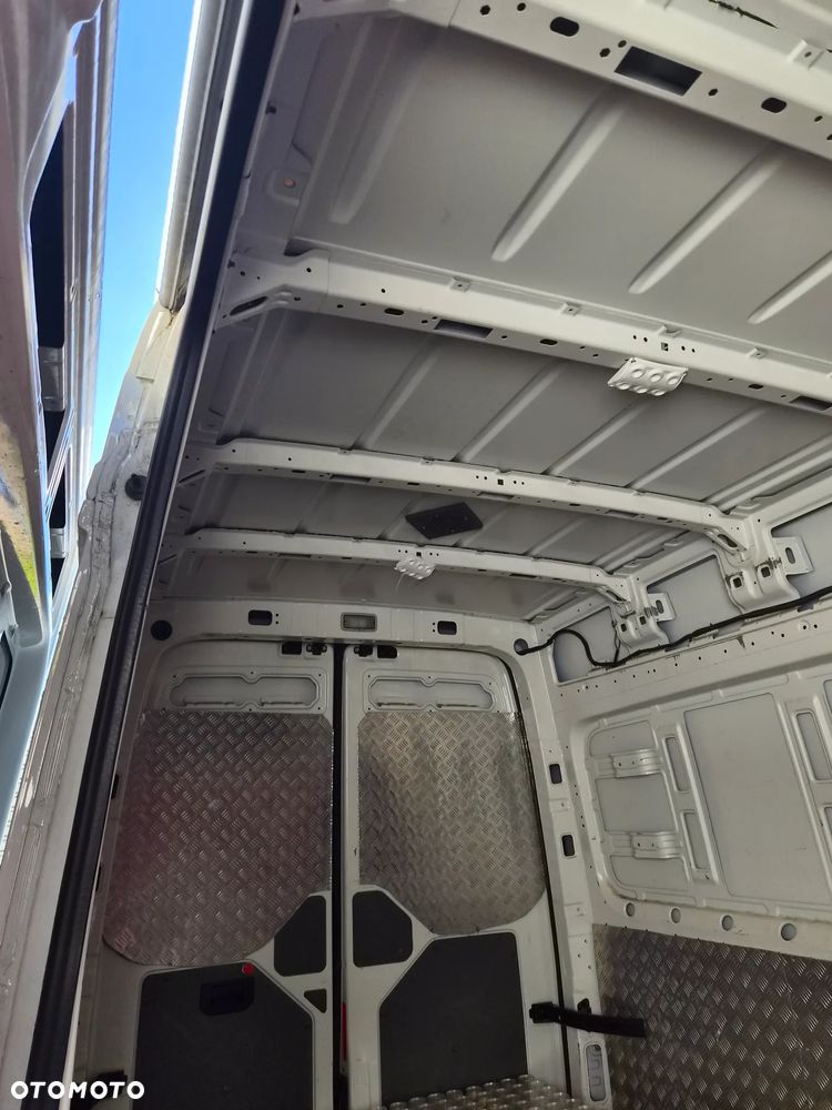Volkswagen Crafter - 11
