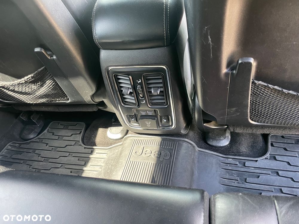 Jeep Grand Cherokee - 20
