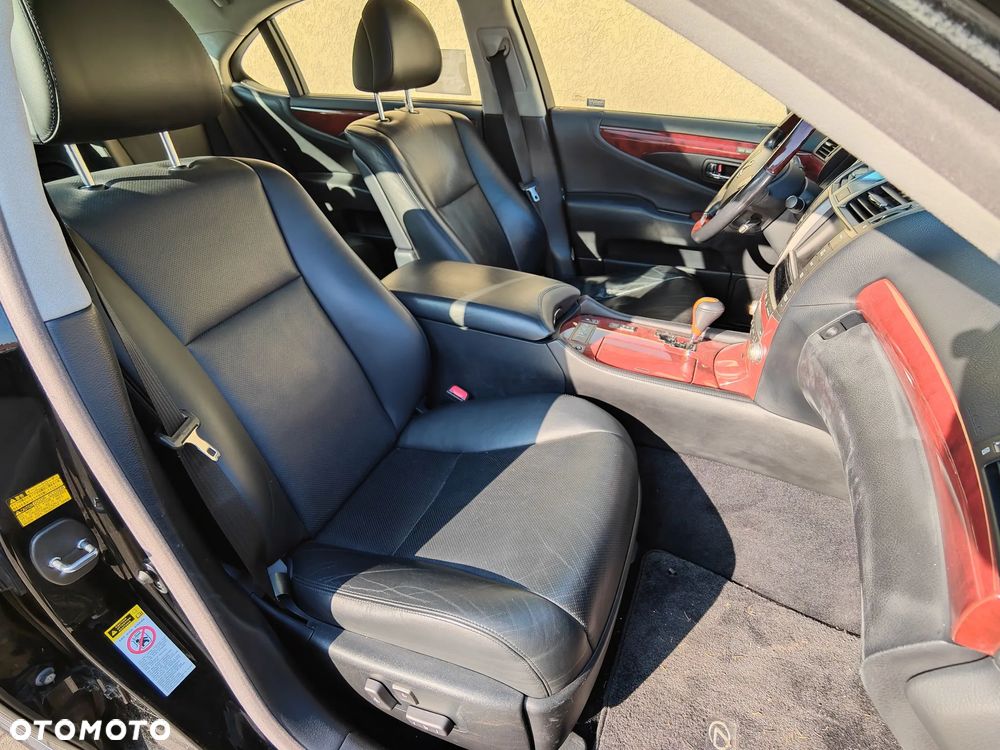 Lexus LS 460 AWD Impression Line - 24