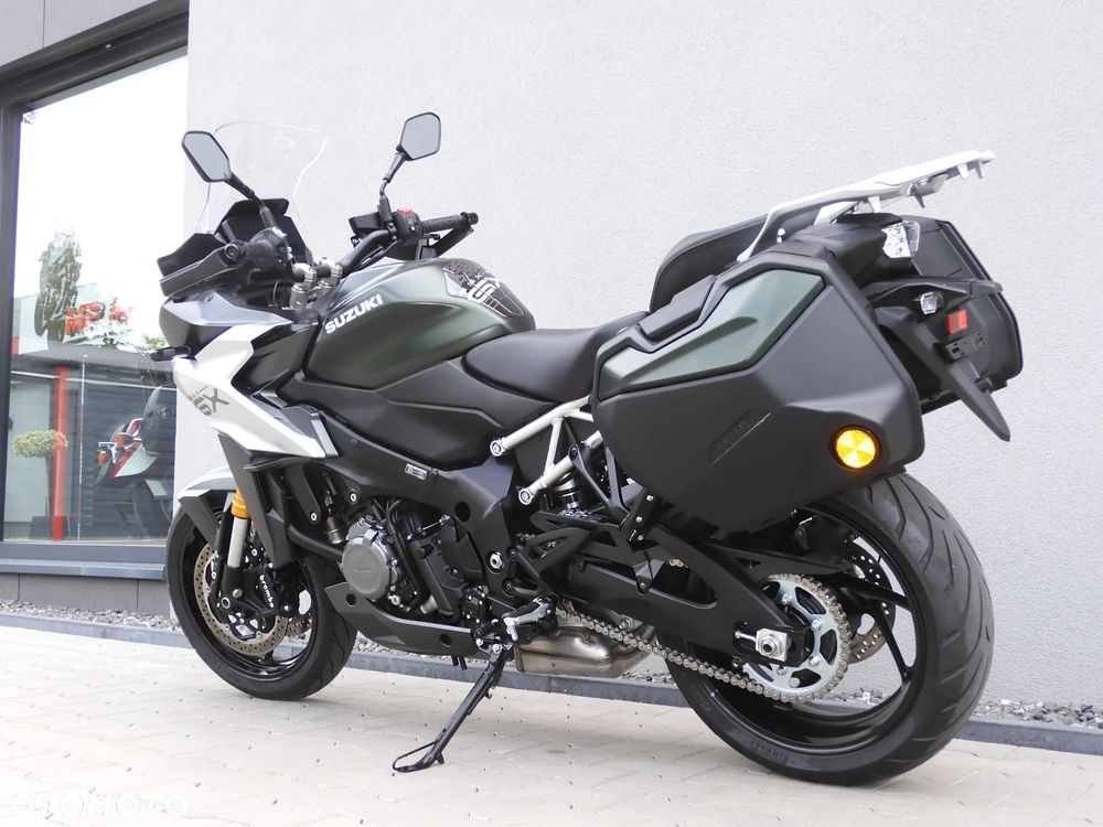 Suzuki GSX - 35