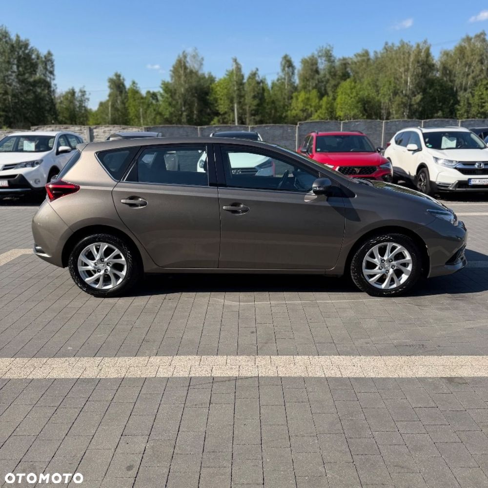 Toyota Auris - 11