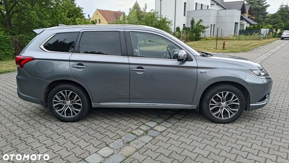 Mitsubishi Outlander Intense + - 10