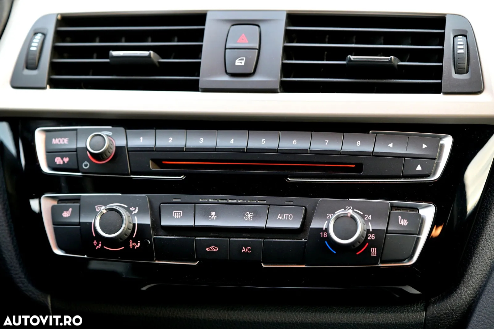 BMW Seria 3 320d Touring xDrive Aut. - 31