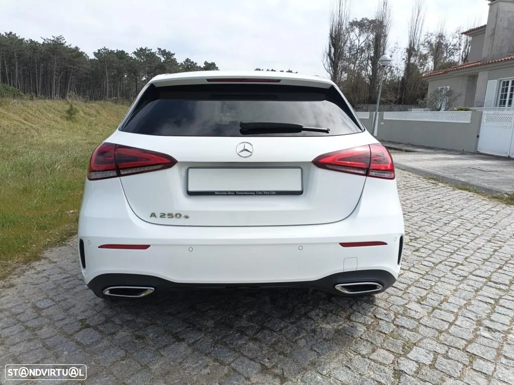 Mercedes-Benz A 250 e AMG Line - 13
