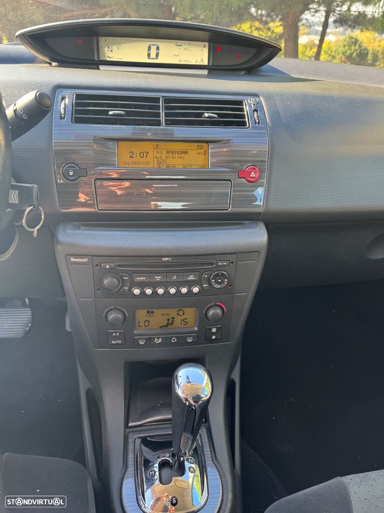 Citroën C4 Coupe HDi 110 FAP EGS6 Tendance - 25