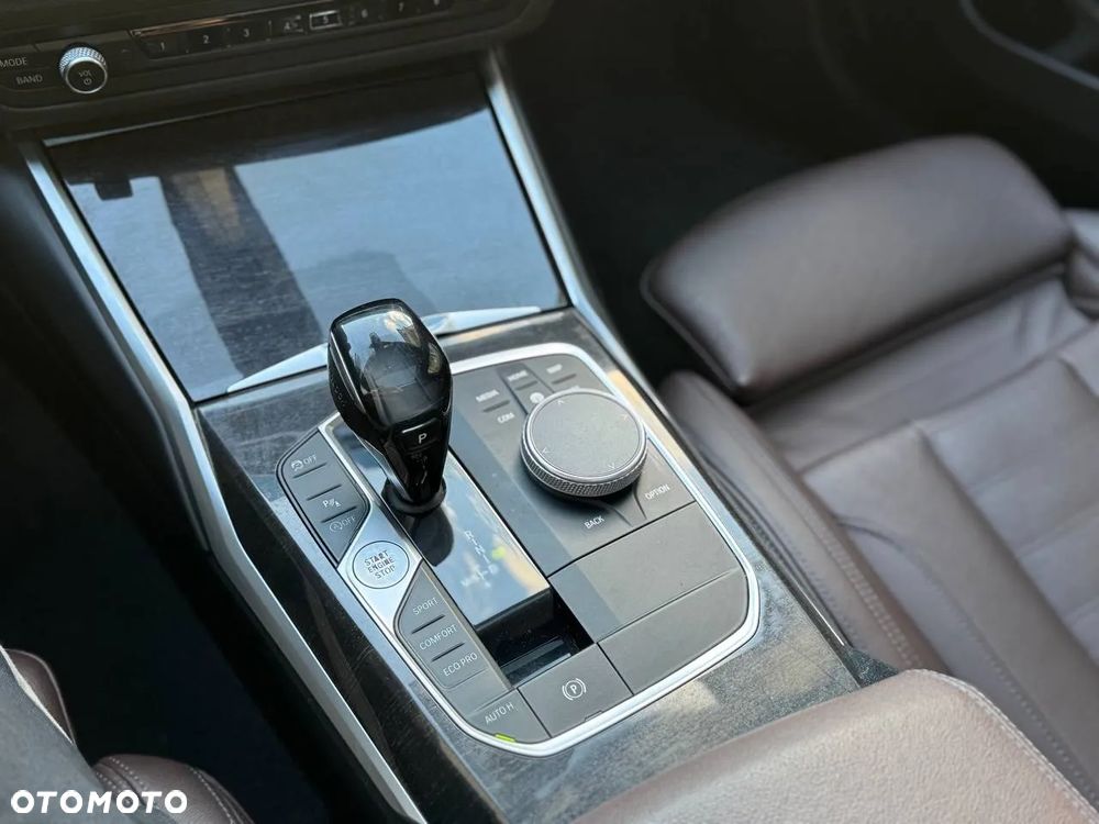 BMW Seria 3 330i xDrive Sport Line - 11