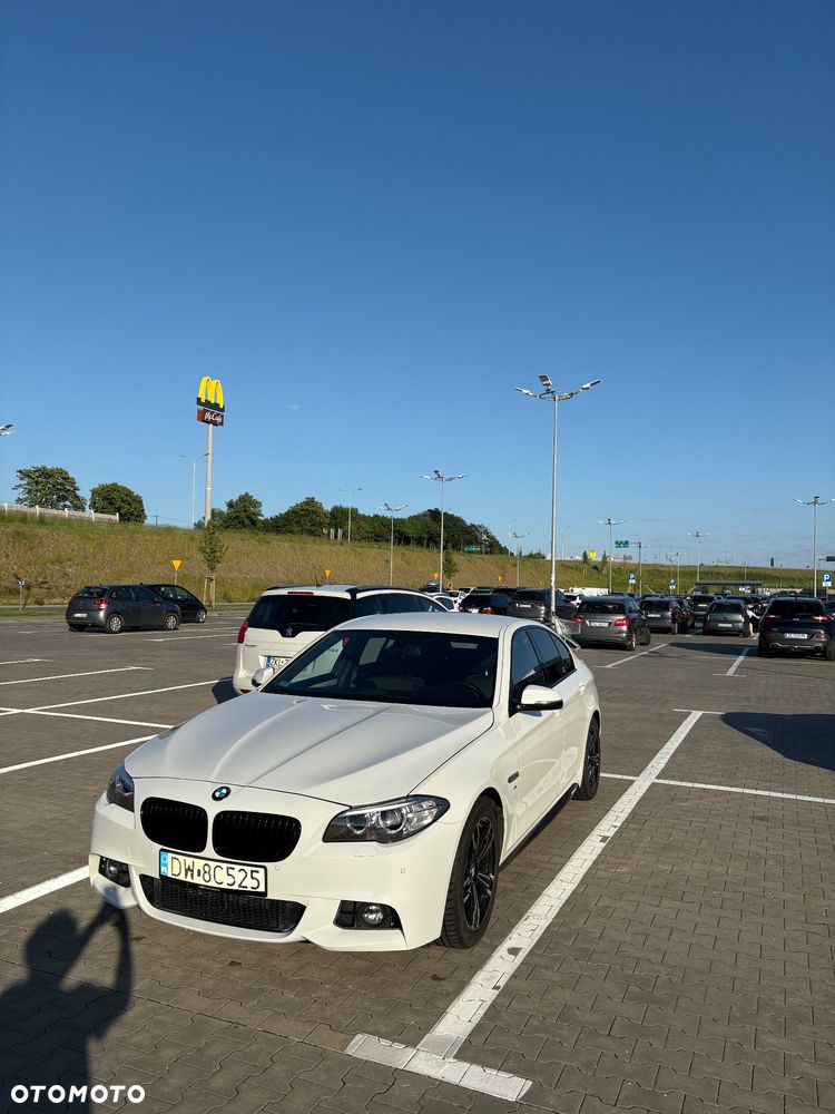 BMW Seria 5 525d xDrive - 4