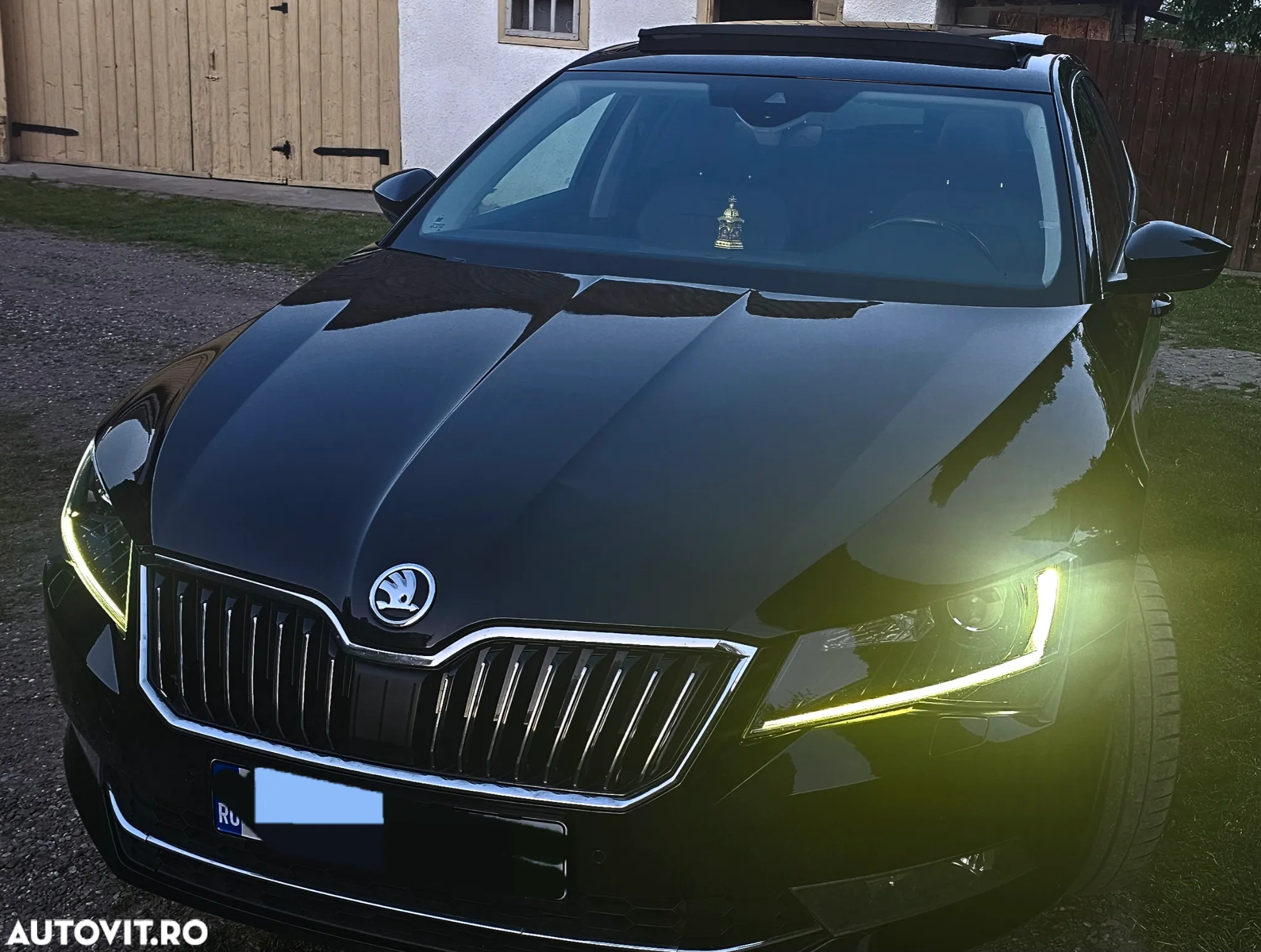 Skoda Superb 2.0 TDI DSG Laurin & Klement - 2