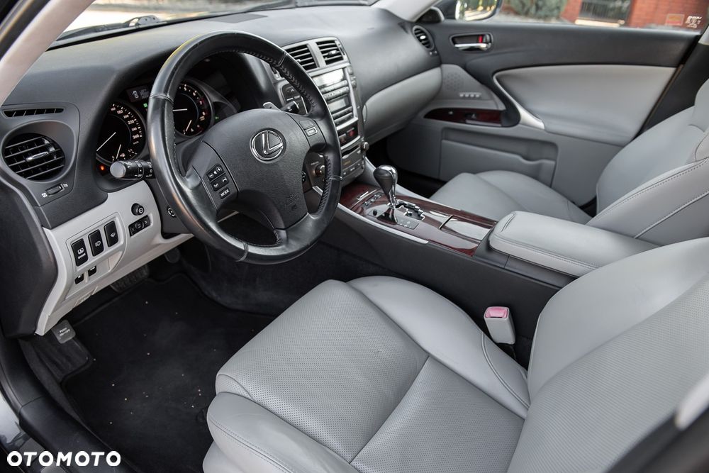 Lexus IS - 15