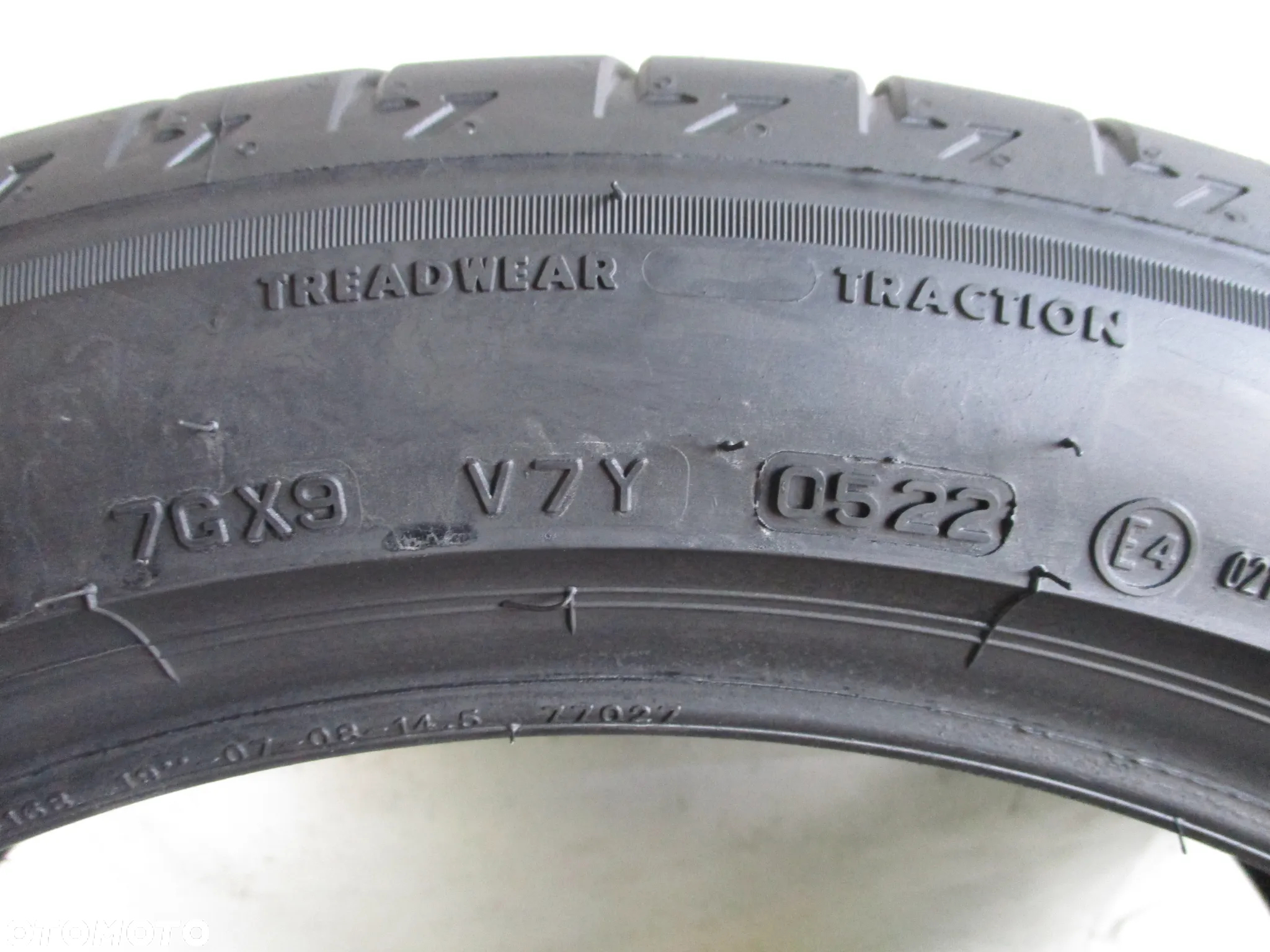 OPONY 215 50 19 93T BRIDGESTONE - LATO - 8