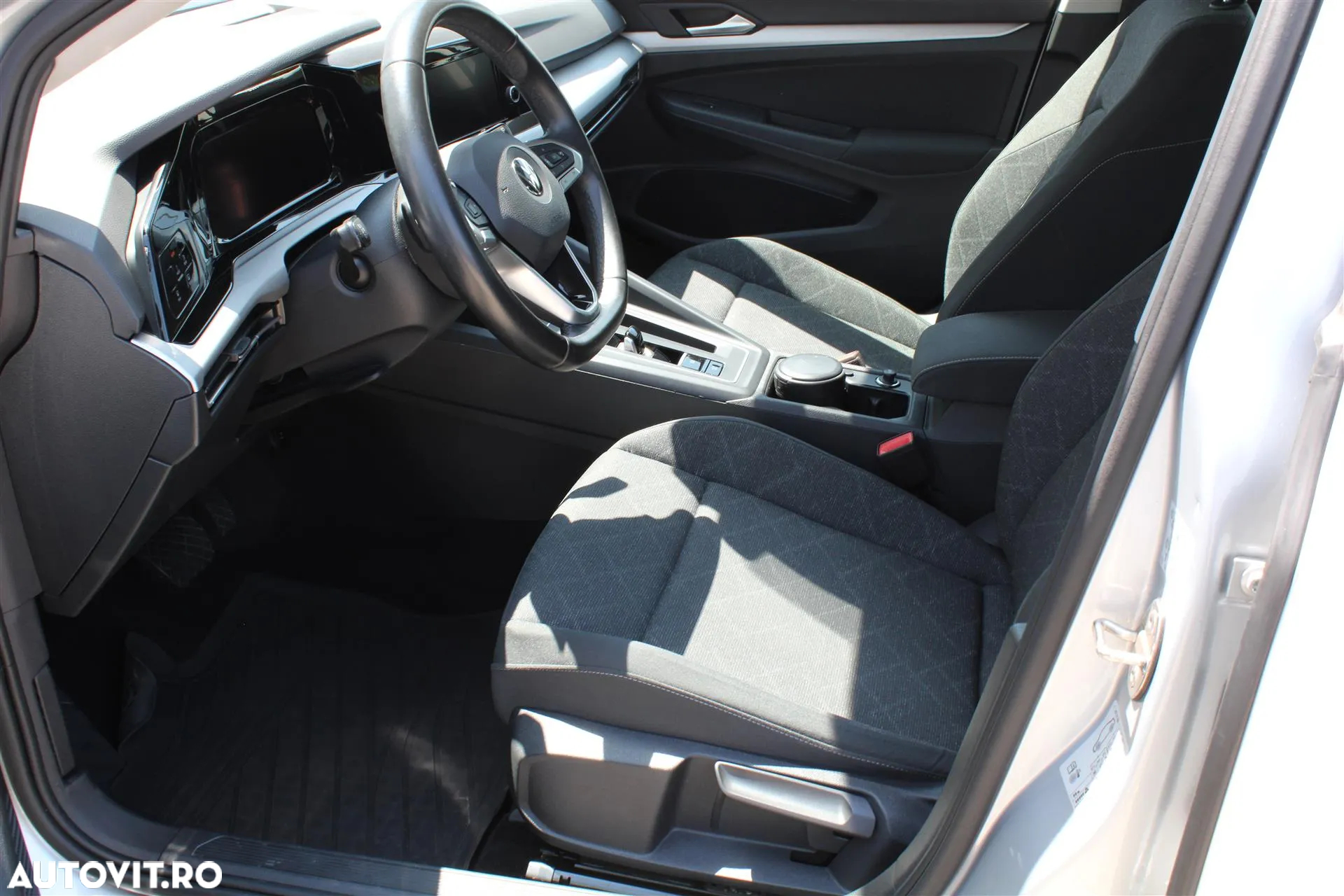 Volkswagen Golf 1.0 eTSI DSG MHEV Life - 10