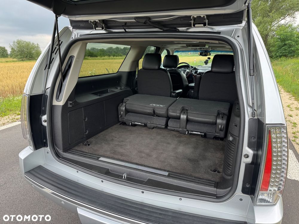 Cadillac Escalade - 17