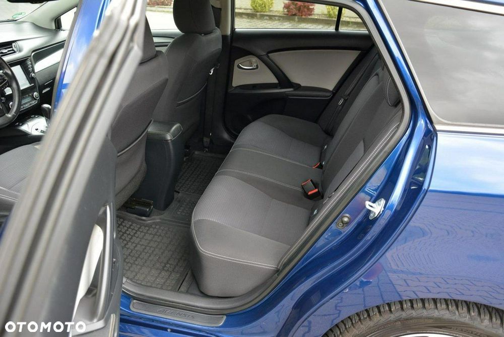 Toyota Avensis 1.8 Sol MS - 17