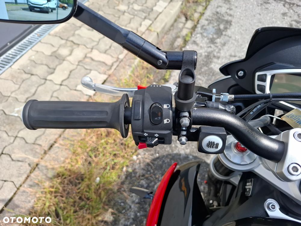 Triumph Street Triple - 33