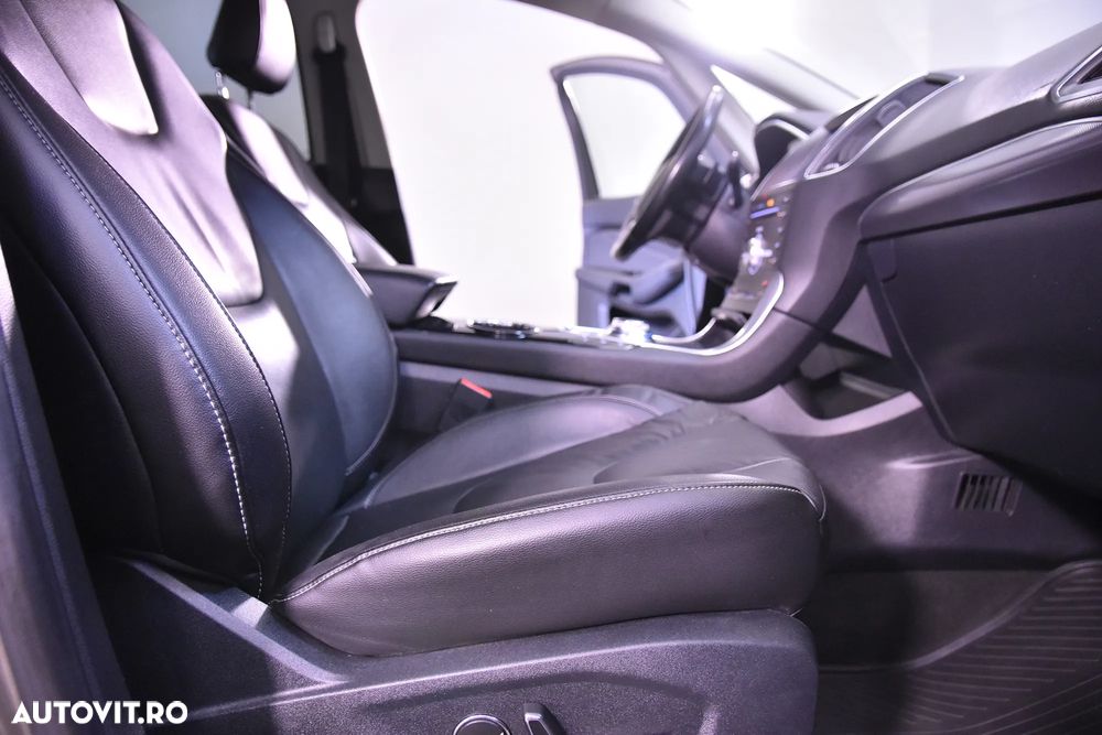 Ford S-Max - 11