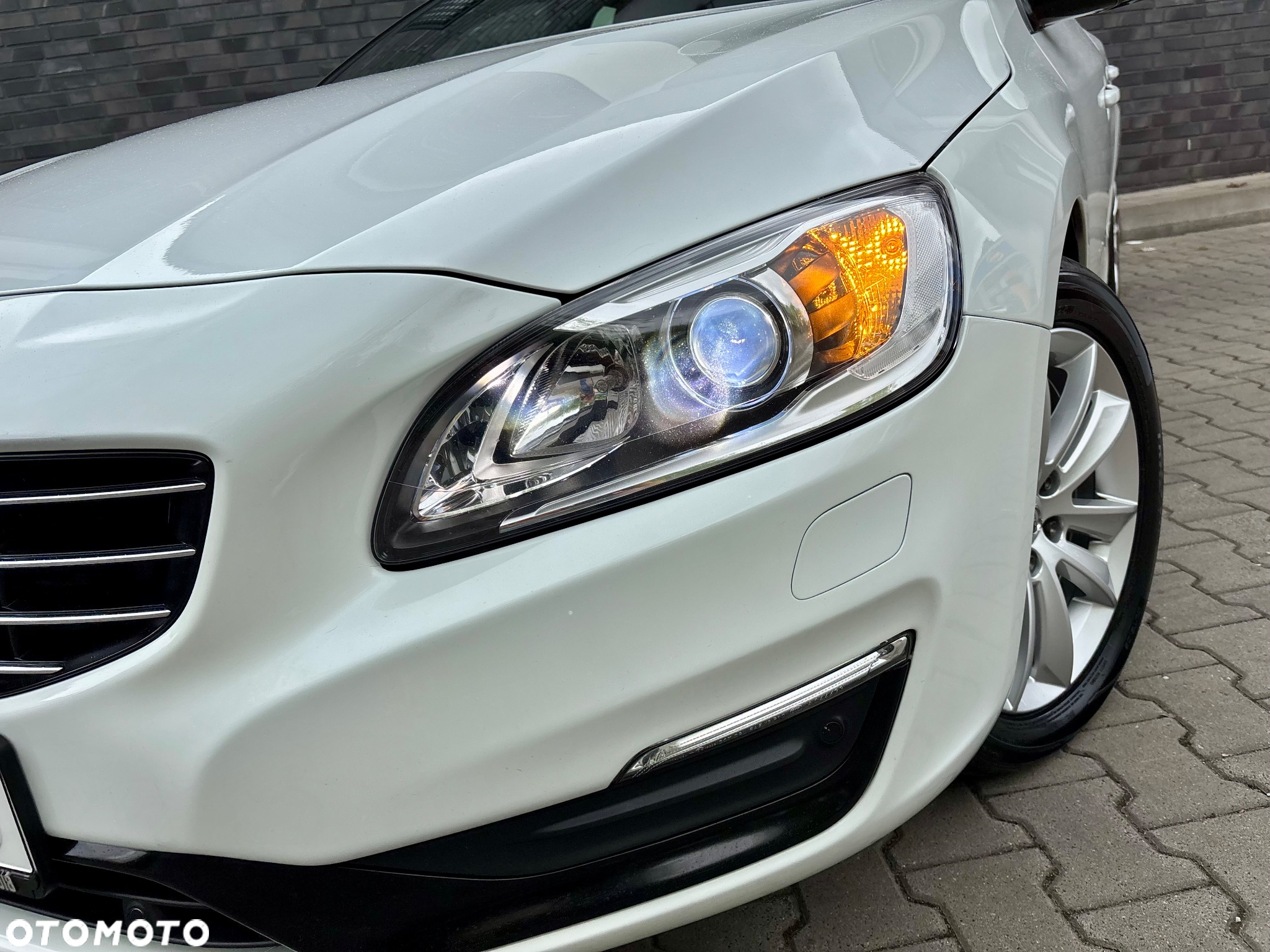 Volvo V60 D4 Drive-E R-Design Kinetic - 11