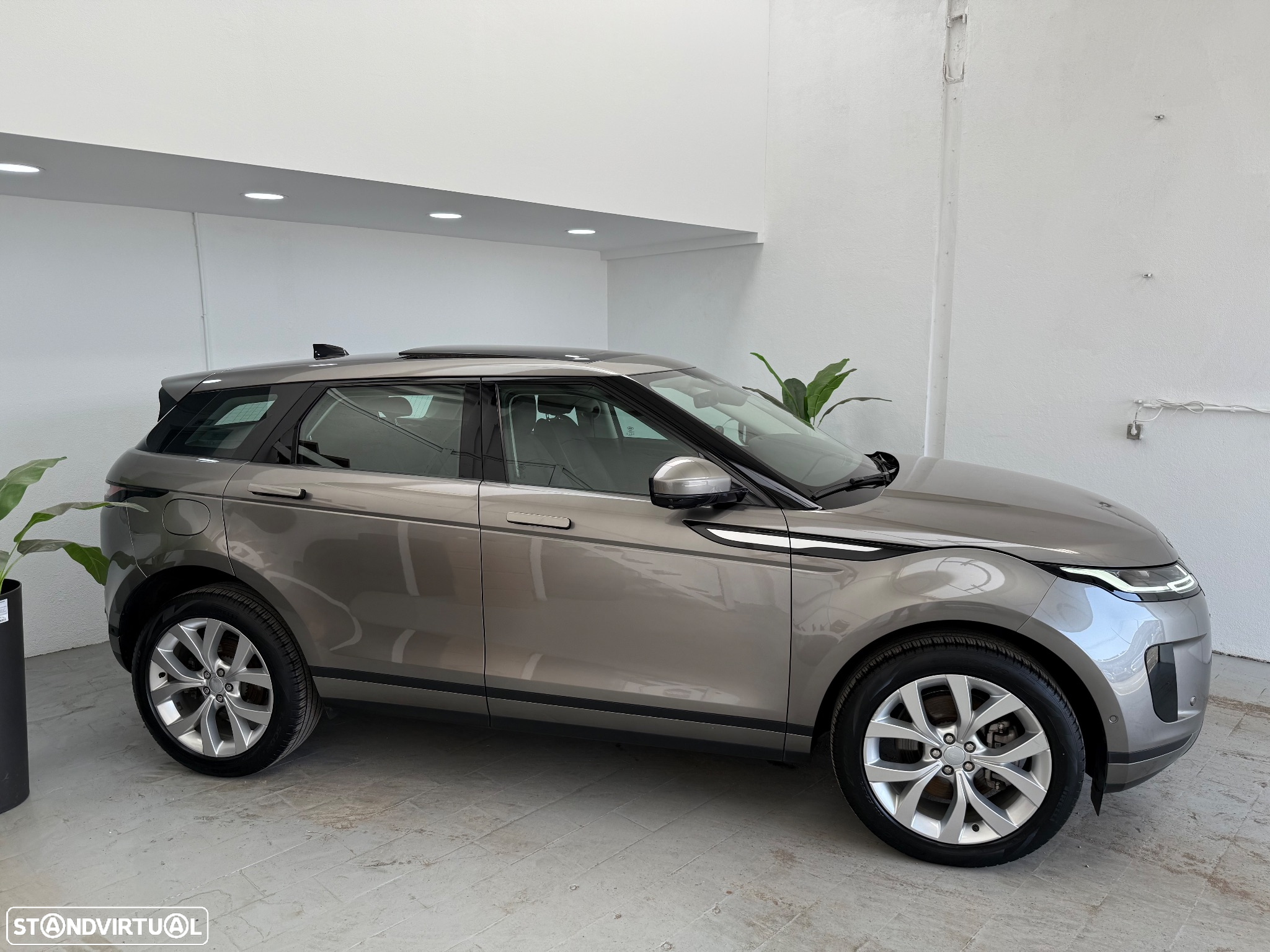 Land Rover Range Rover Evoque 1.5 P300e AWD HSE Auto - 2