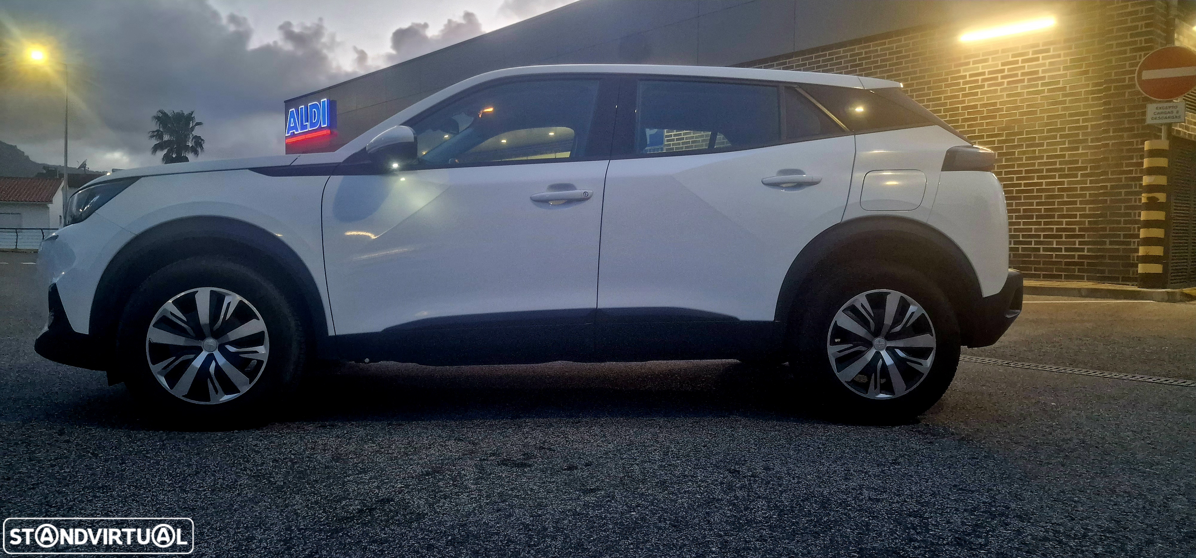 Peugeot 2008 1.5 BlueHDi Allure - 10