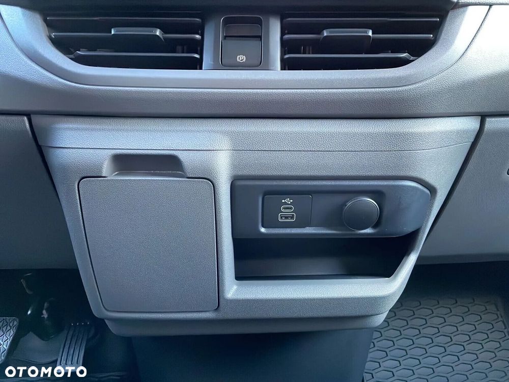 Volkswagen Transporter Furgon 2.0 TDI 150 KM manual - 21