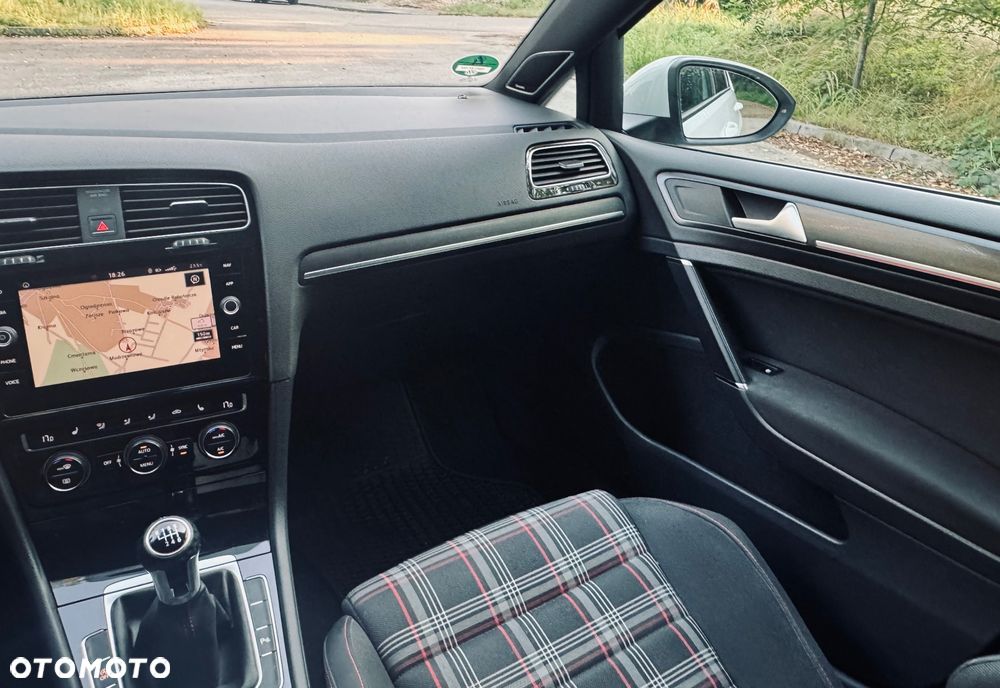 Volkswagen Golf GTI (BlueMotion Technology) - 18