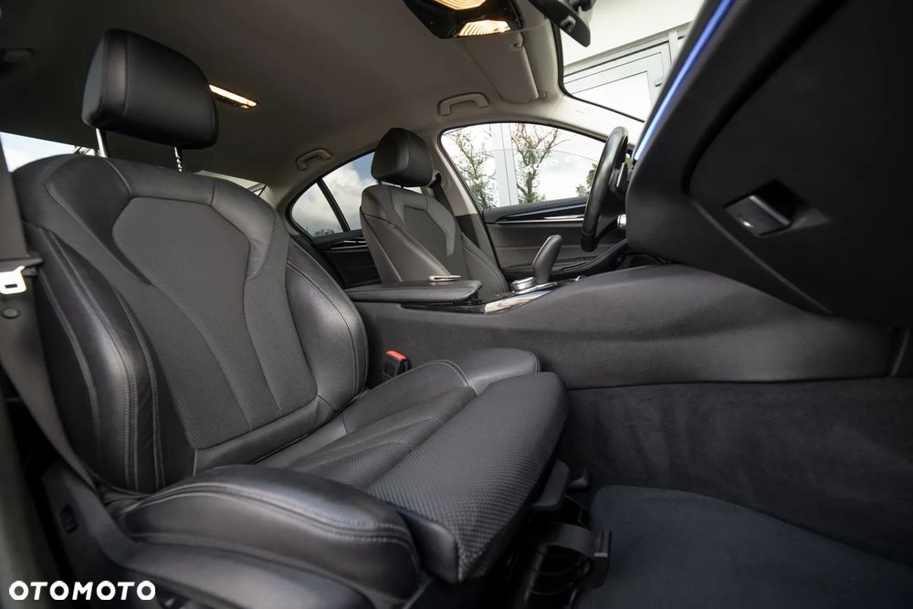 BMW Seria 5 520d Luxury Line sport - 29