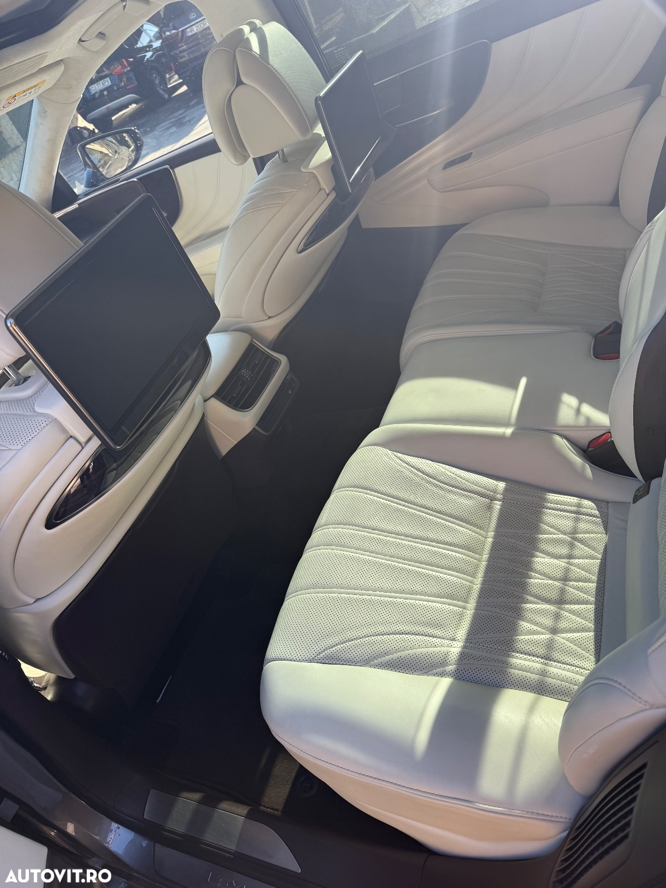 Lexus Seria LS 600h - 8