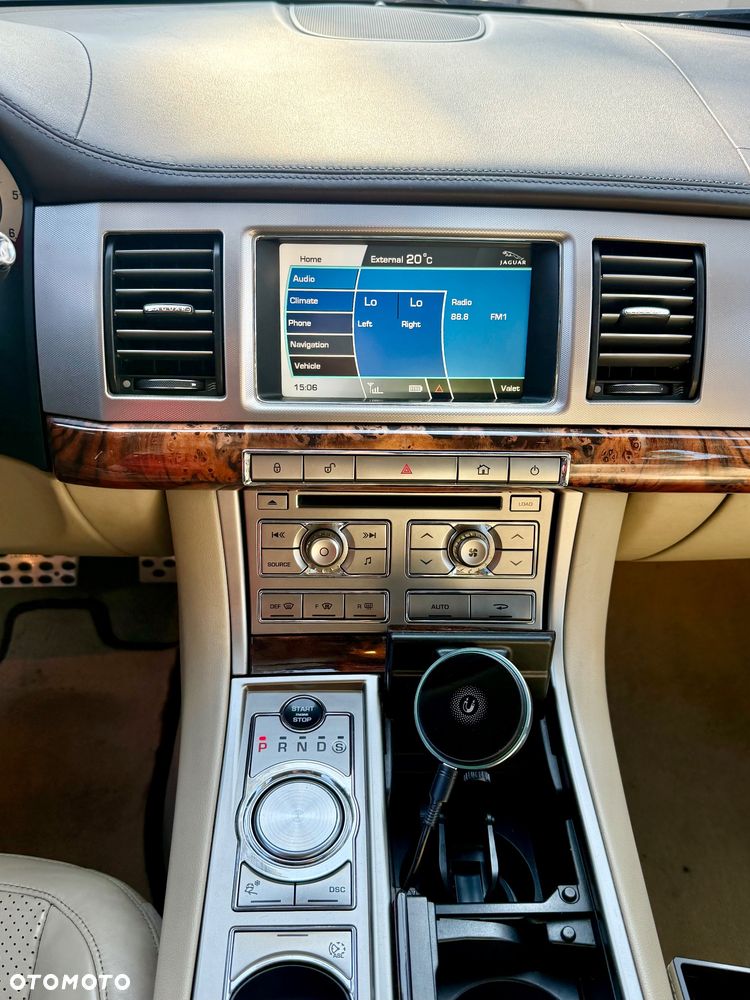 Jaguar XF 2.7 V6 D Luxury - 18