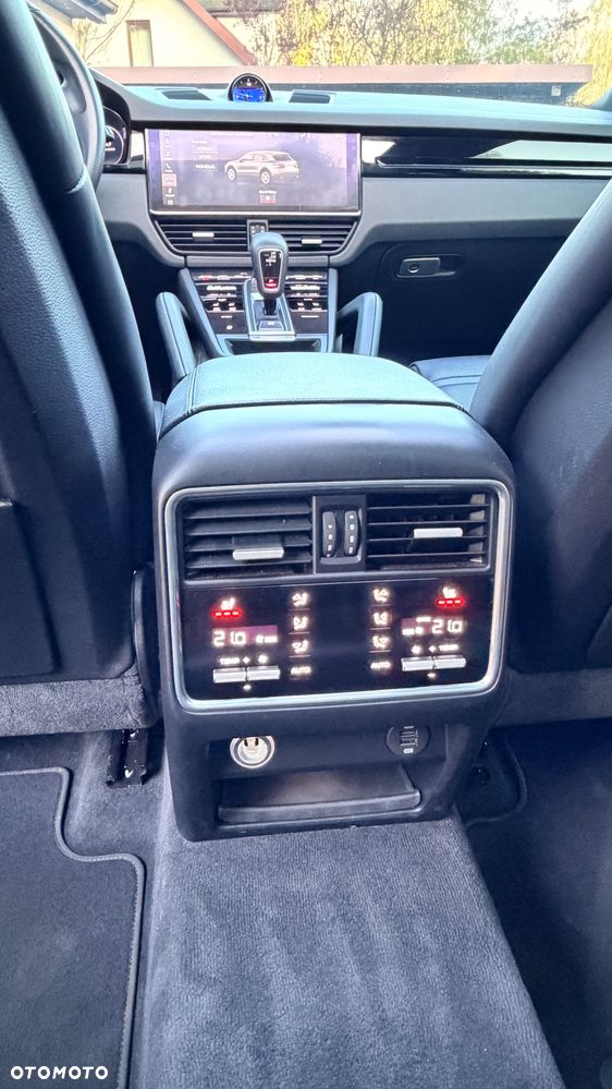 Porsche Cayenne - 16
