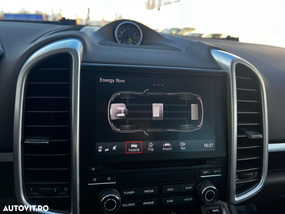 Porsche Cayenne - 26