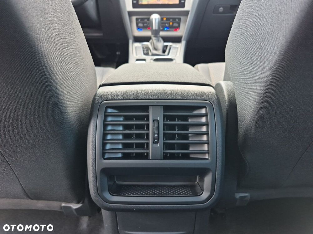 Volkswagen Passat Variant 2.0 TDI SCR Business DSG - 28