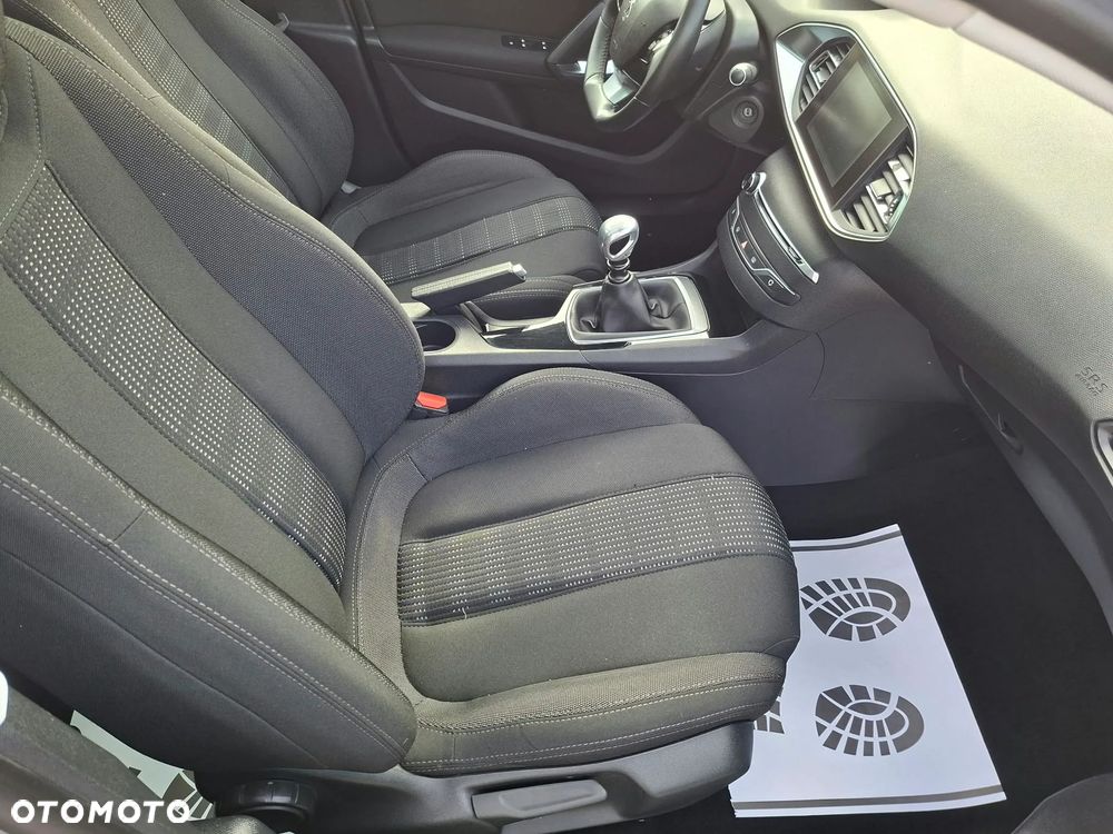 Peugeot 308 - 35