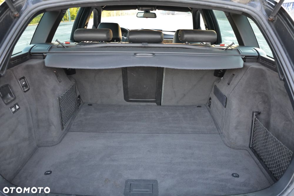 BMW Seria 3 330xi - 29