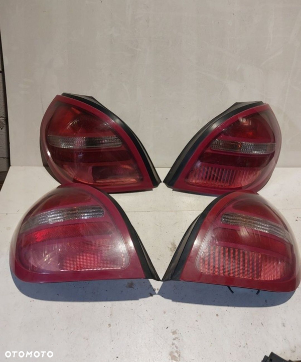 Nissan almera N 16 II 2 N16 hb hatchback tylna lampa tył prawa lewa