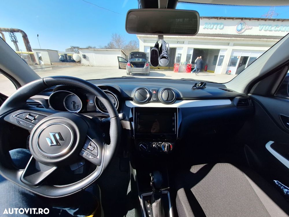 Suzuki Swift 1.2 Dualjet 12V CVT MHEV Passion - 4