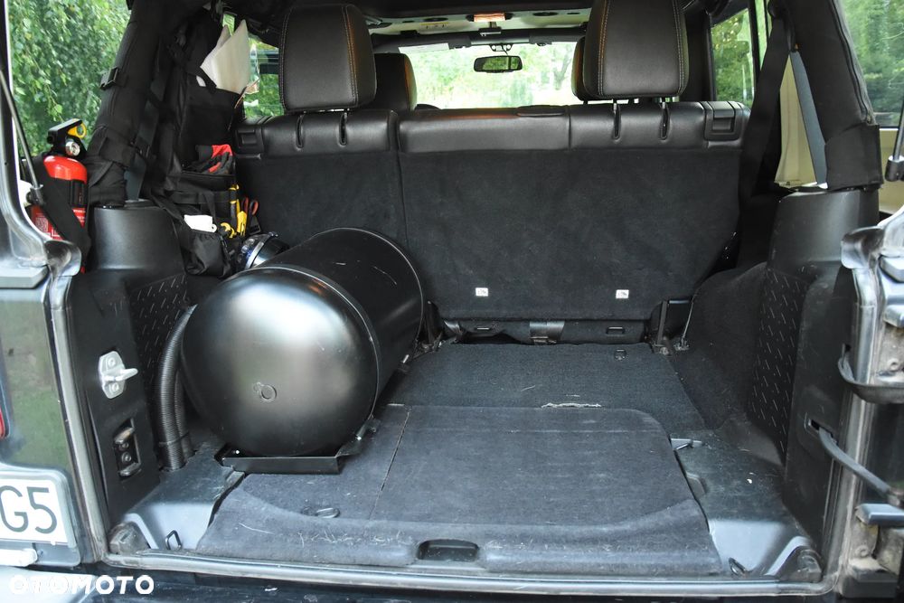 Jeep Wrangler 3.6 Unlim Sahara - 16