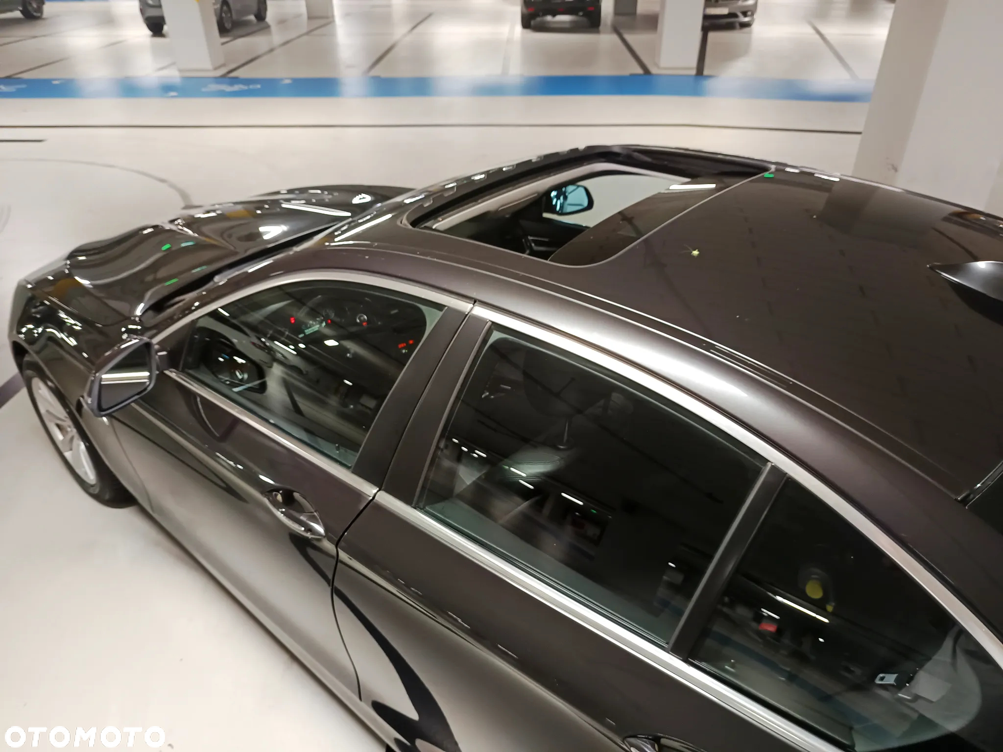 BMW Seria 5 528i xDrive - 14