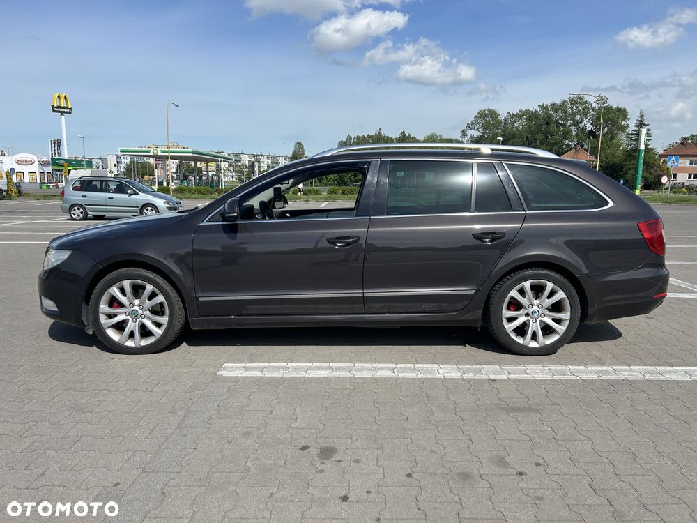 Skoda Superb 2.0 TDI Platinum DSG - 2