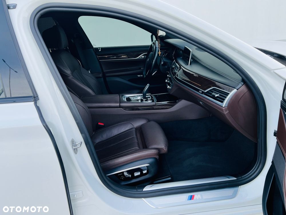 BMW Seria 7 740Li - 21