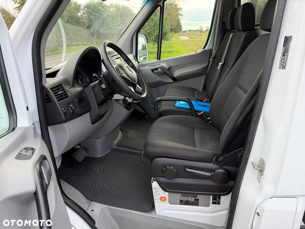 Mercedes-Benz Sprinter - 11