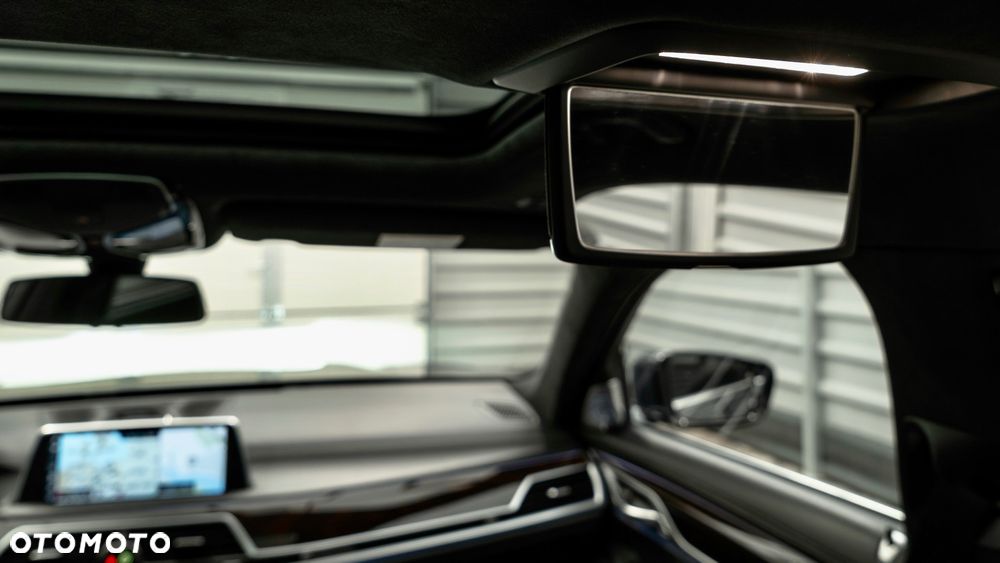 BMW Seria 7 740Li xDrive - 37
