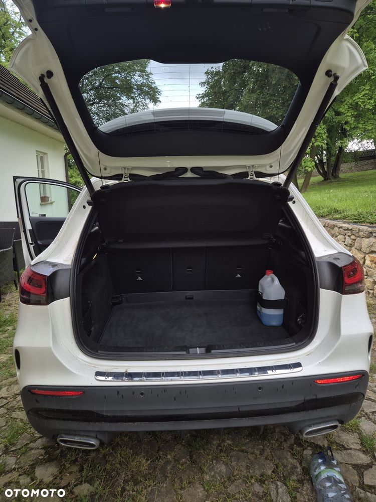 Mercedes-Benz GLA - 8