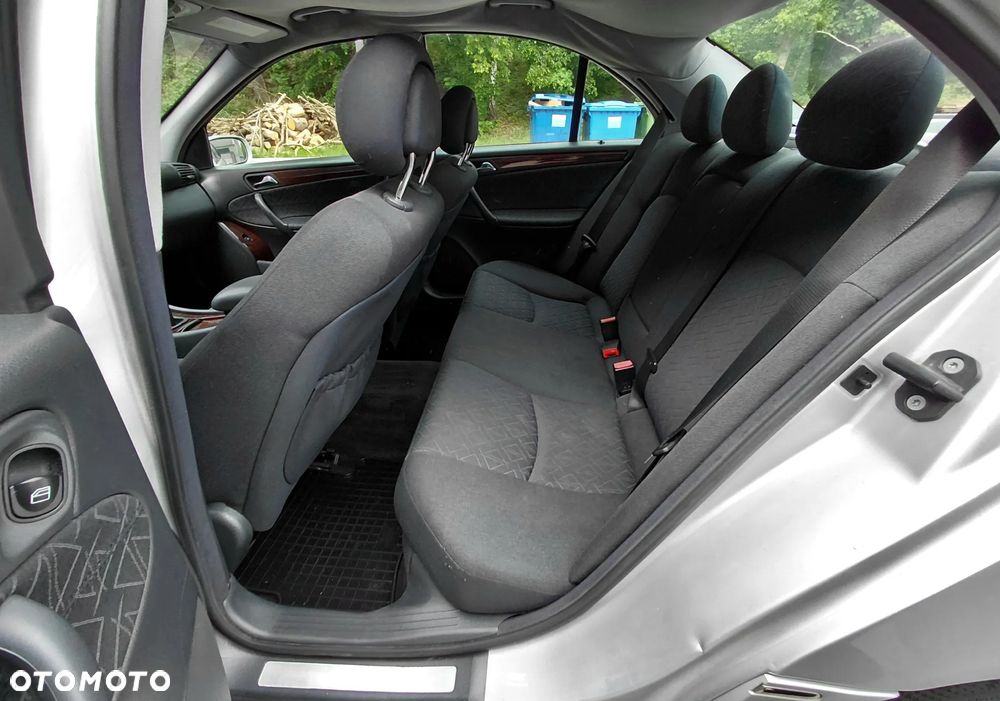 Mercedes-Benz Klasa C 220 CDI Elegance - 8