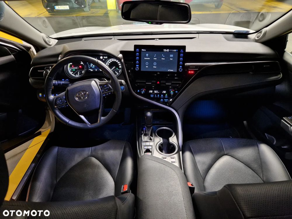 Toyota Camry 2.5 Hybrid Executive CVT - 36