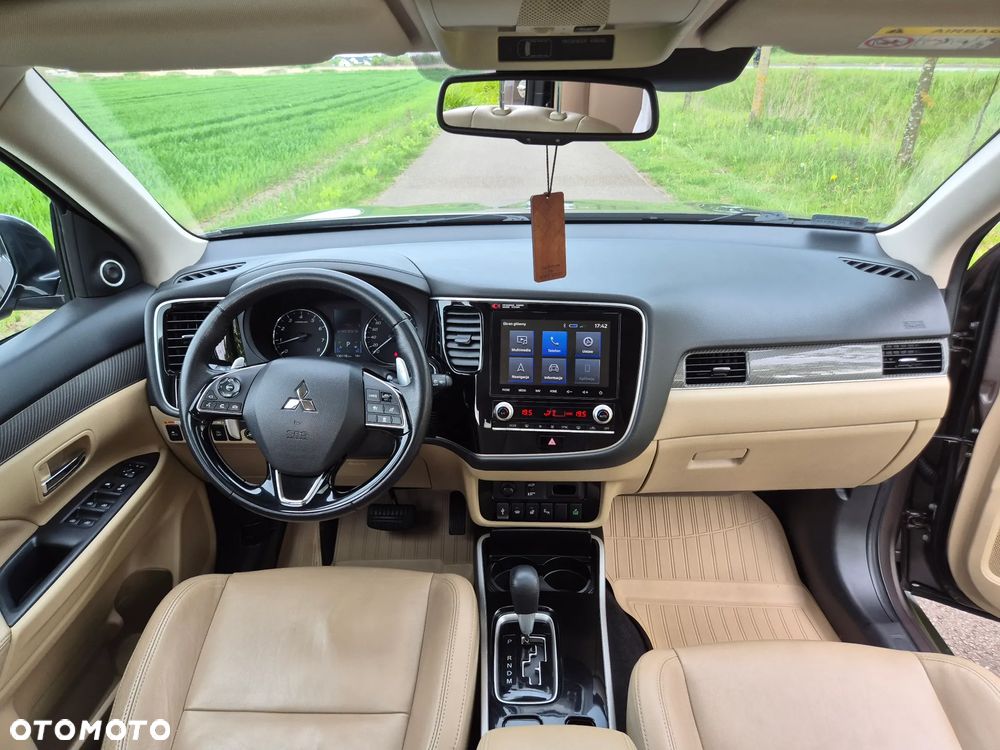 Mitsubishi Outlander 2.0 Instyle + 4WD CVT - 7